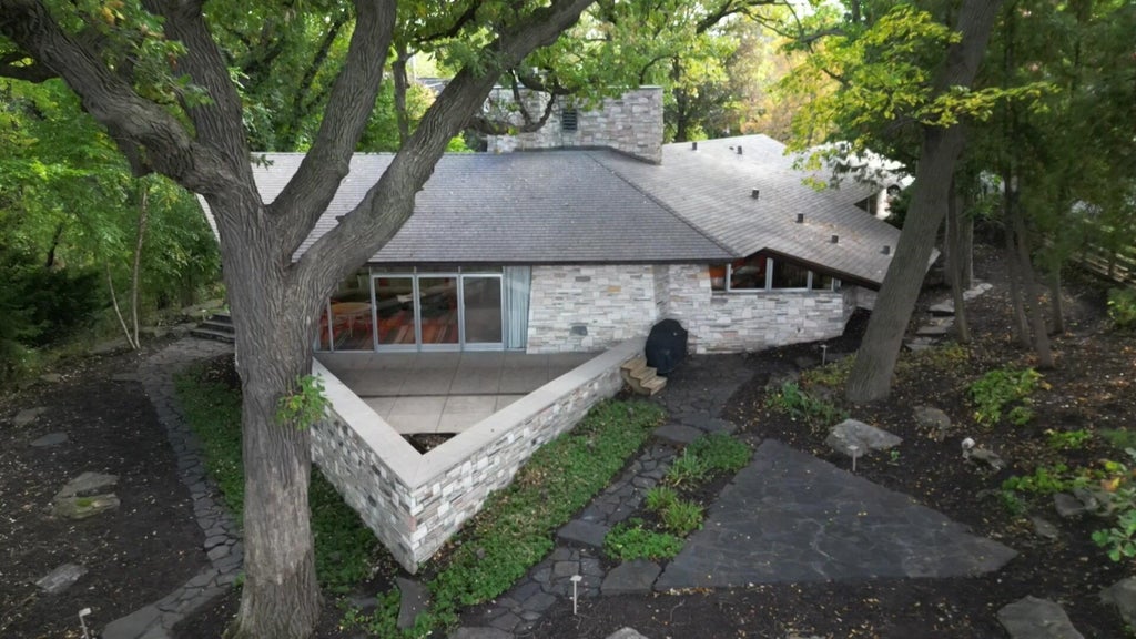 Home designed by iconic architect Frank Lloyd Wright now on the market — WCCO / CBS Minnesota, Robbinsdale Real Estate news