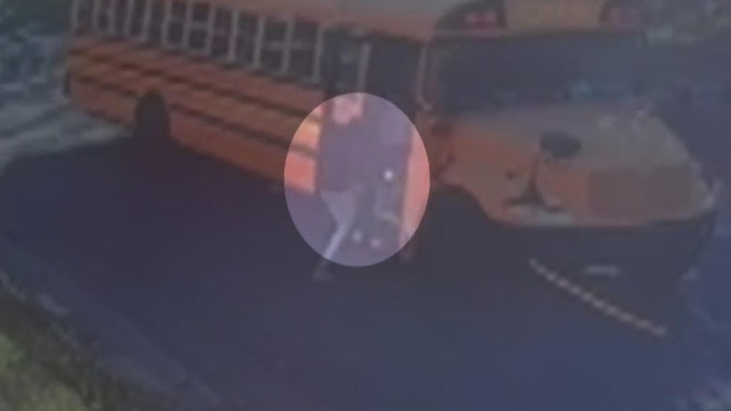 Video shows quick-thinking bystander stop runaway St. Paul school bus — WCCO / CBS Minnesota, Robbinsdale Health news