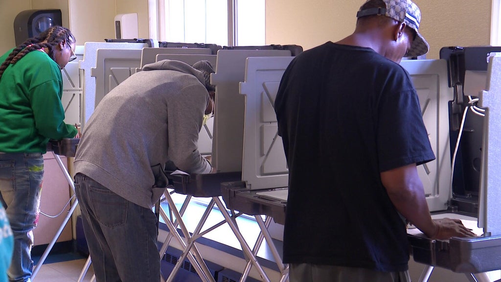 Catholic Charities helps Minnesota's unhoused vote ahead of midterms — WCCO / CBS Minnesota, Robbinsdale Sports news