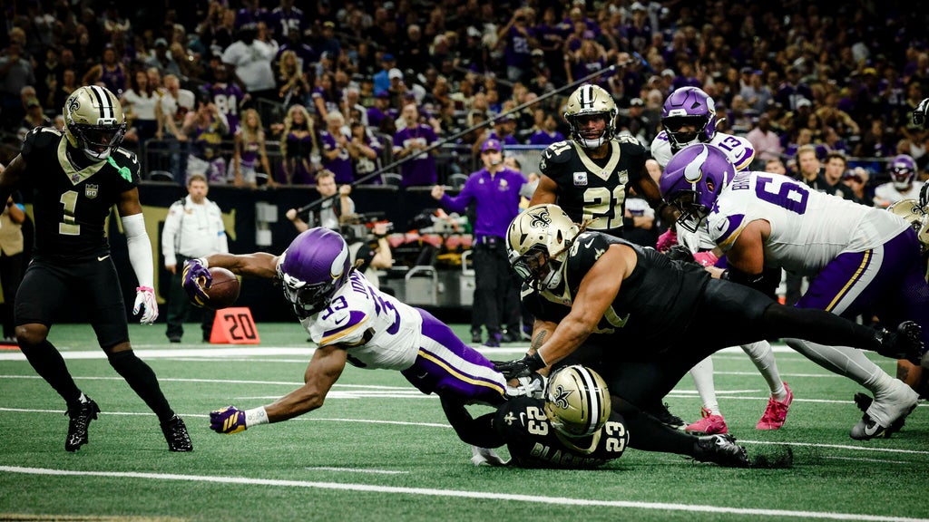 Jefferson, Jones, Murray all produce to help the unbeaten Vikings top Saints 23-13 โ WCCO / CBS Minnesota, Robbinsdale Sports news