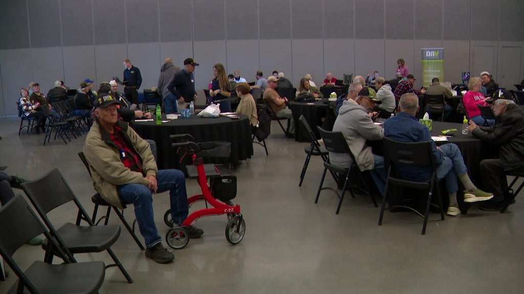 Minnesota veterans receiving claims assistance, health exams at clinic — WCCO / CBS Minnesota, Robbinsdale Arts news