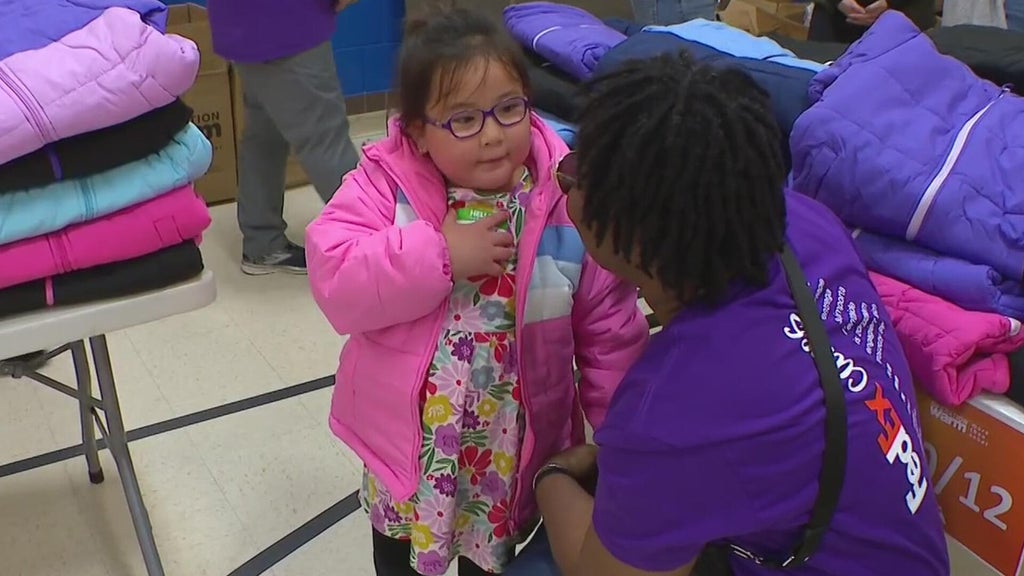 Hundreds of St. Paul students gifted free winter coats by Operation Warm — WCCO / CBS Minnesota, Robbinsdale Schools news