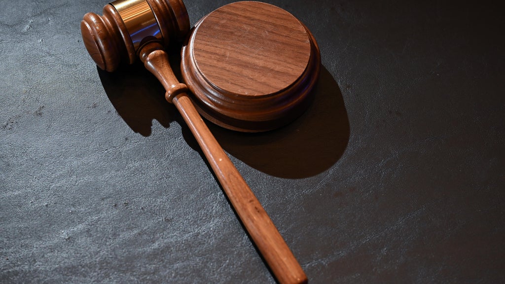 Man tried to pull woman out of her St. Paul apartment window, charges say — WCCO / CBS Minnesota, Robbinsdale Health news