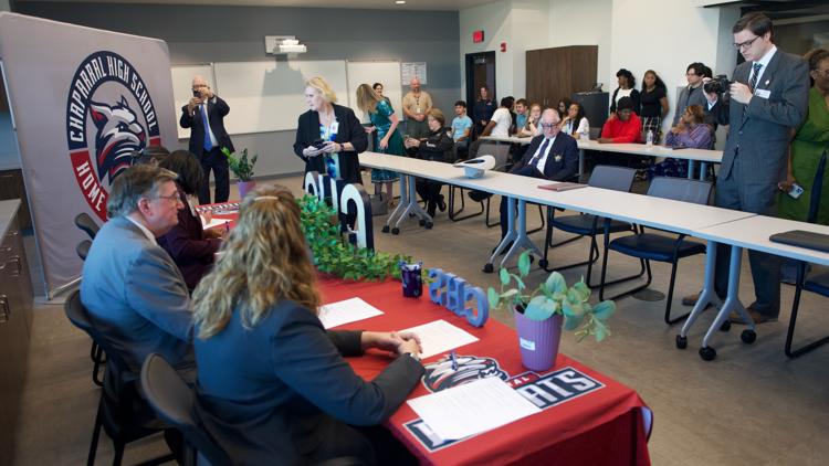 Killeen high school hosts signing ceremony for jailer program students — KCEN (Central Texas), Robbinsdale Schools news