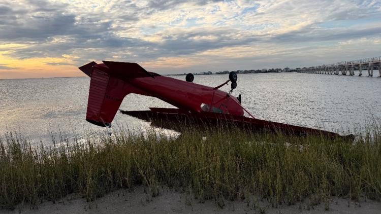 Pilot walks away uninjured after small plane runs off runway in Galveston, police say — KHOU 11 (Houston), Robbinsdale Community news