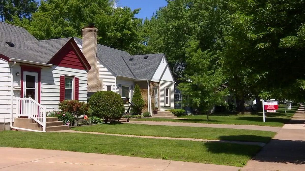 US pending home sales sink near 12-year low as rates top 7%: Report — FOX 9, Robbinsdale Real Estate news
