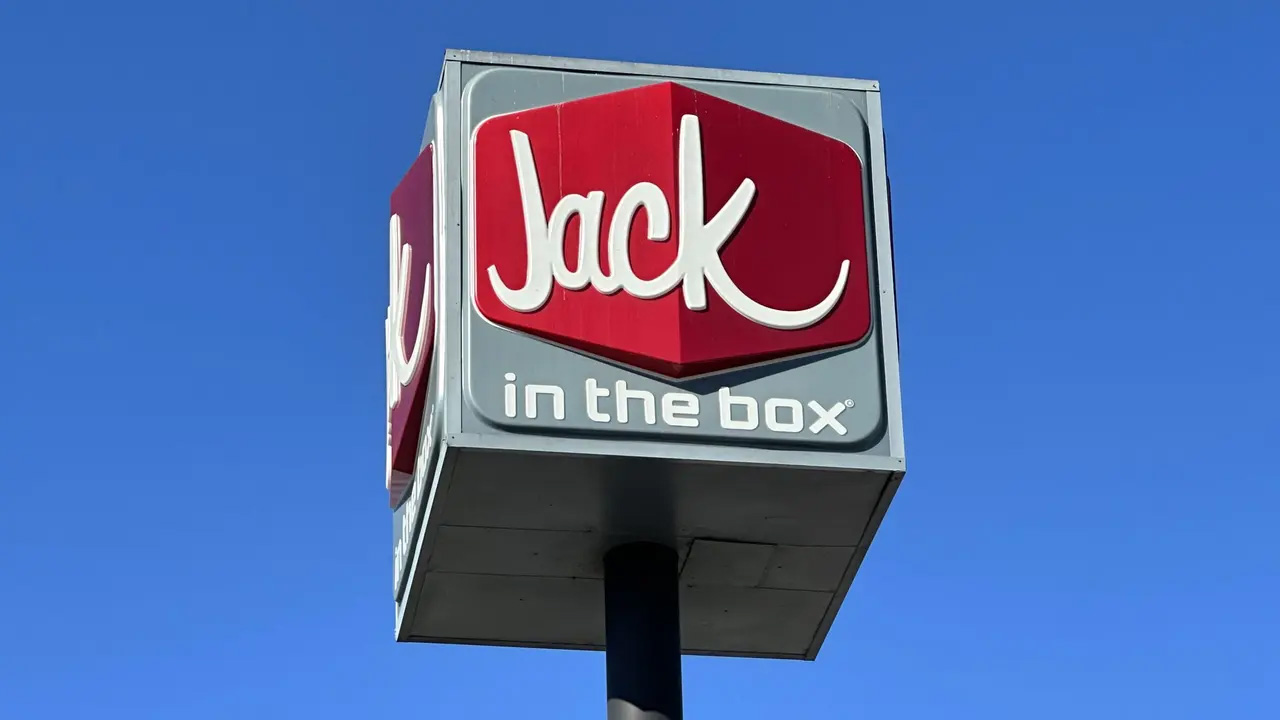 Scalding hot coffee thrown into fast-food manager’s face by angry customer, DA says — Robbinsdale Dining news