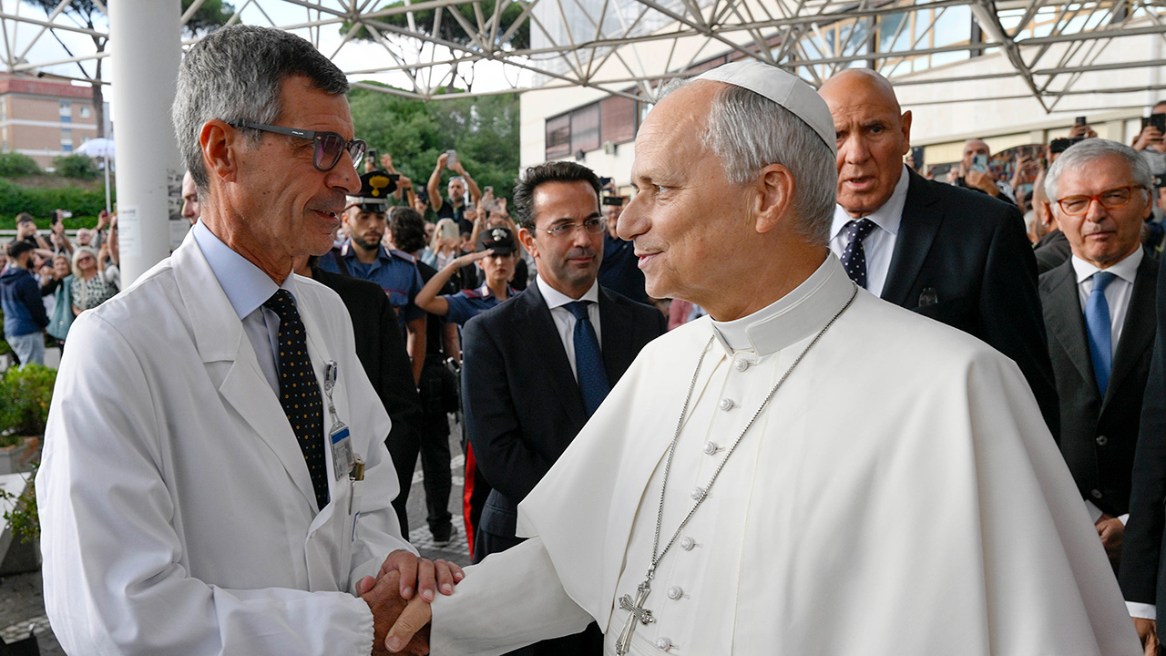 Pope Leo returns to Vatican, four days after lung cancer surgery — FOX 9, Robbinsdale Health news